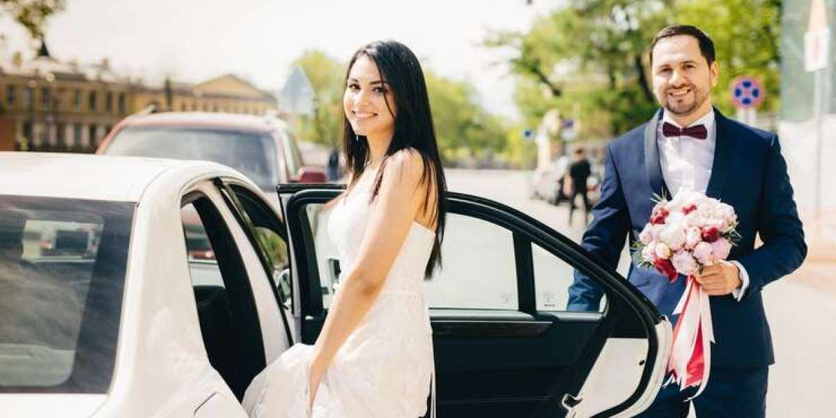 Wedding Limo Service Detroit for Luxury and Romance on Your Special Day