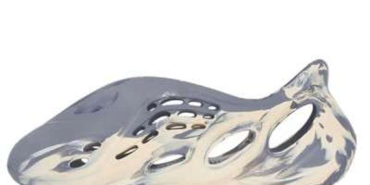 從椰子鞋到 Foam Runner：adidas Yeezy 穿搭與性能一次看懂