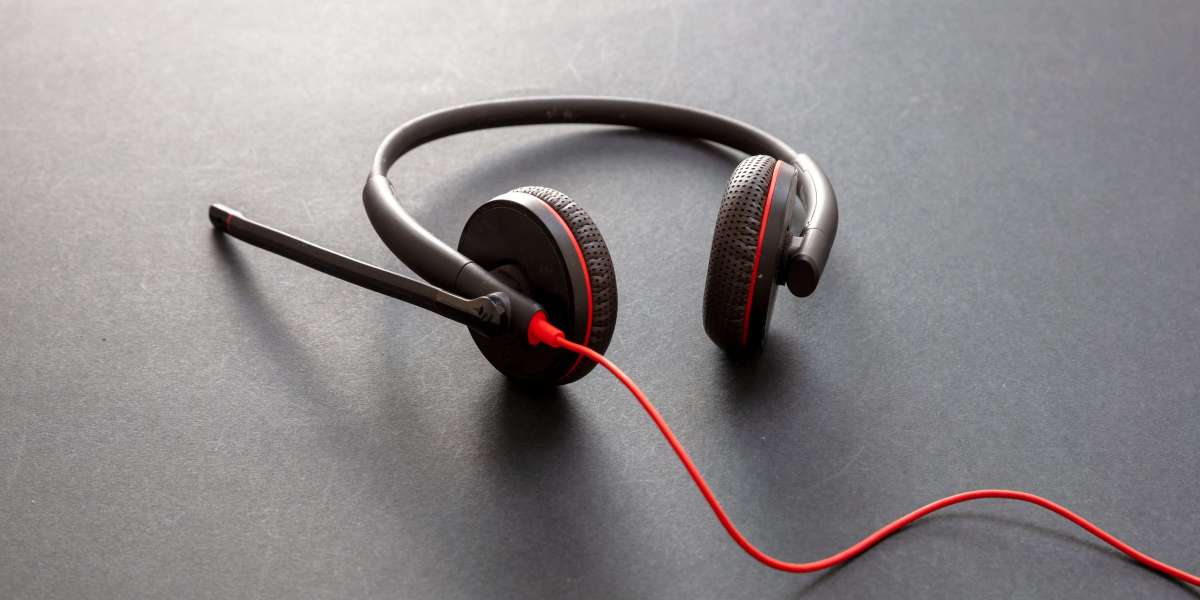 See What Head Phones Tricks The Celebs Are Using